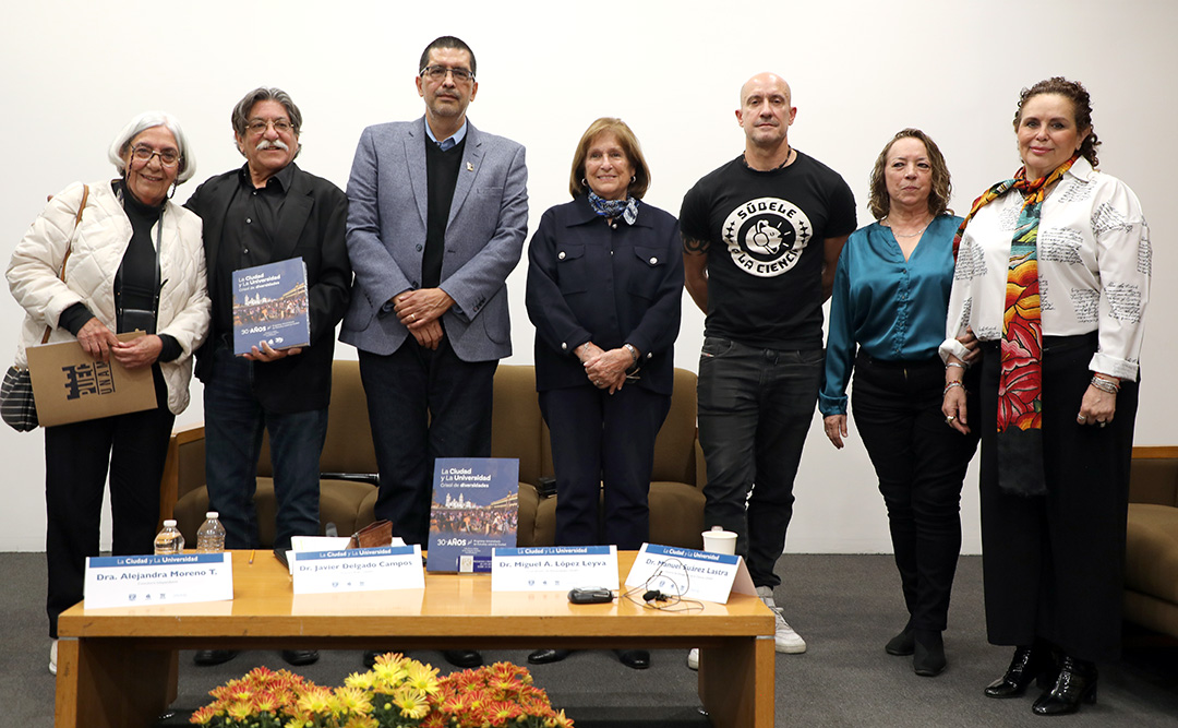 El PUEC publicó libro conmemorativo por sus 30 años de existencia